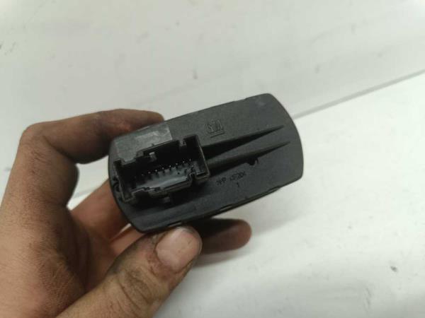 BOUTON LEVE VITRE OPEL CORSA D/ CORSA E - Vue 2